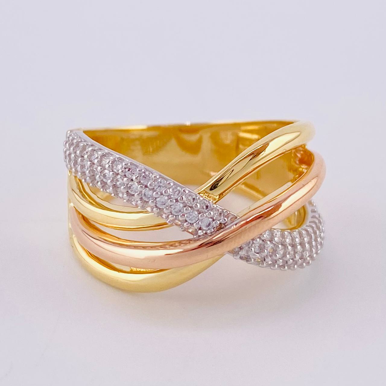 Anillo Lazos Cruzados 5.55 g / T7 Tres Oros 18K
