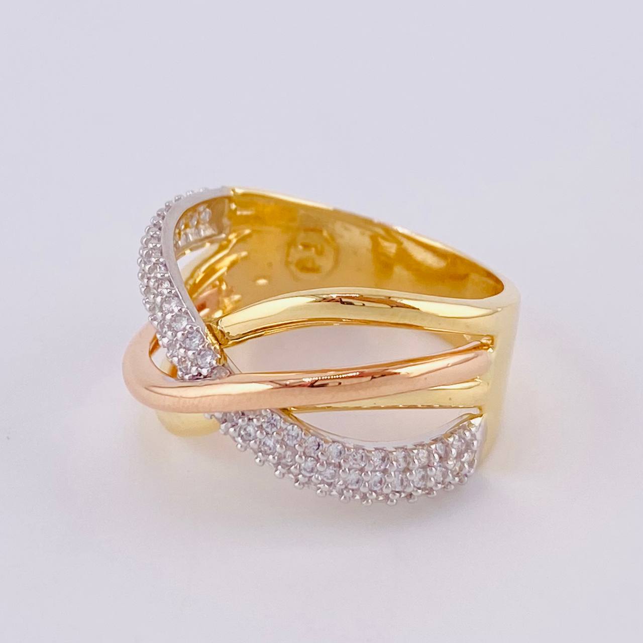 Anillo Lazos Cruzados 5.55 g / T7 Tres Oros 18K