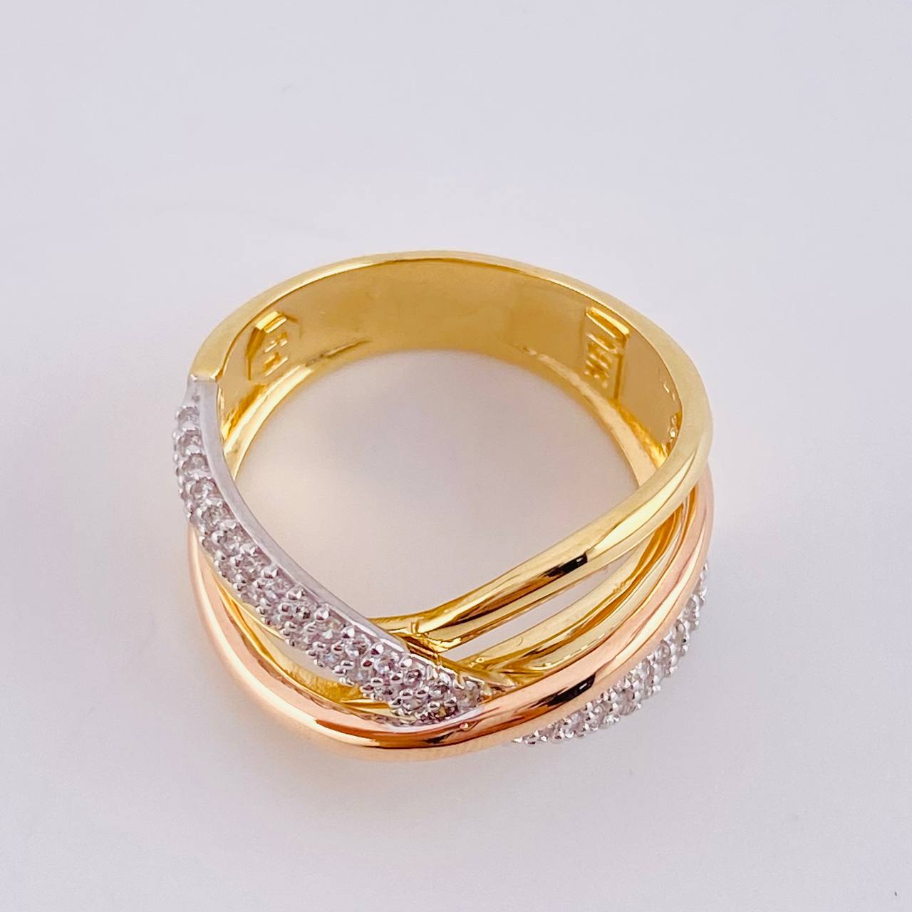 Anillo Lazos Cruzados 5.55 g / T7 Tres Oros 18K
