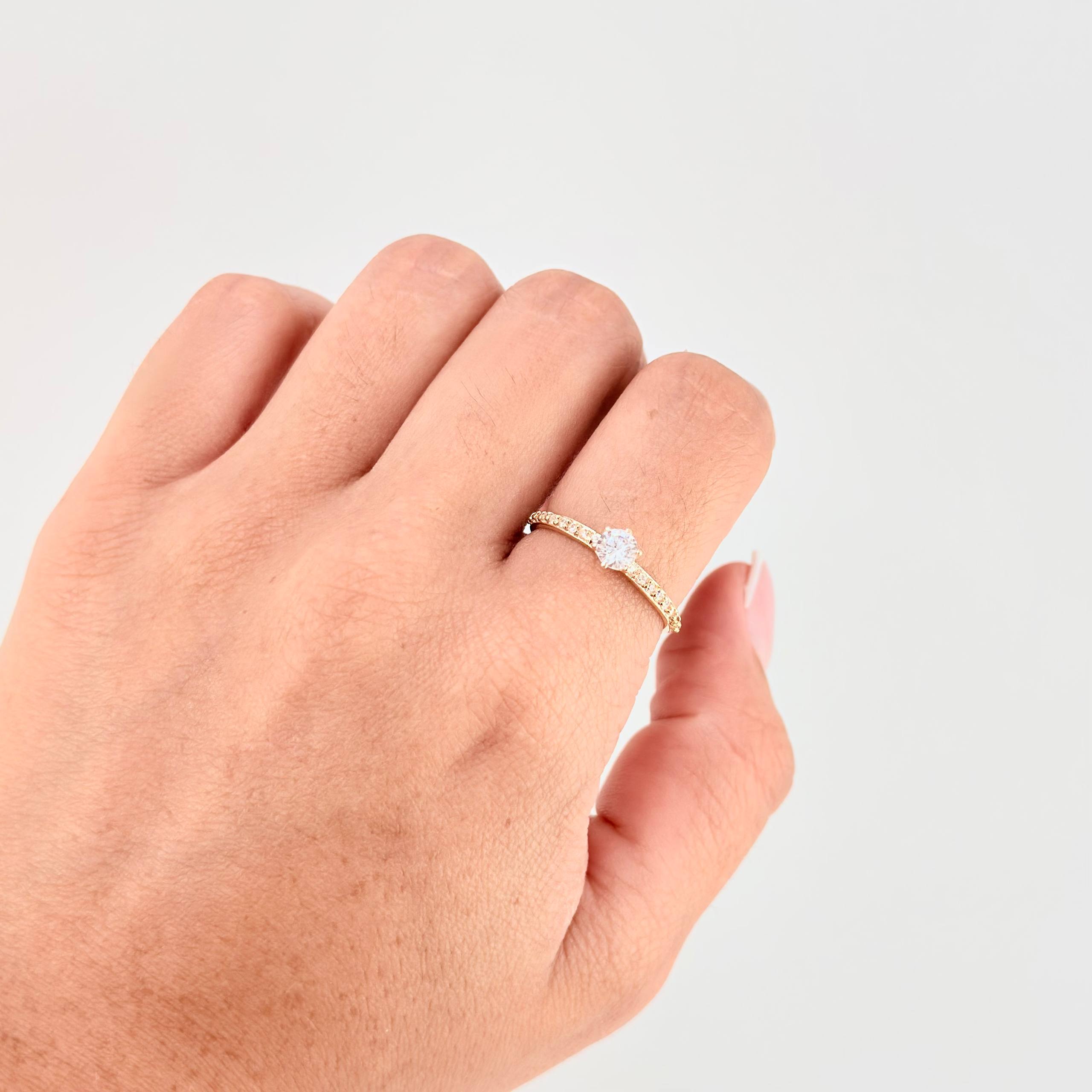 Anillo Solitario Túpido 1.85 g / T7 Oro Amarillo 18K