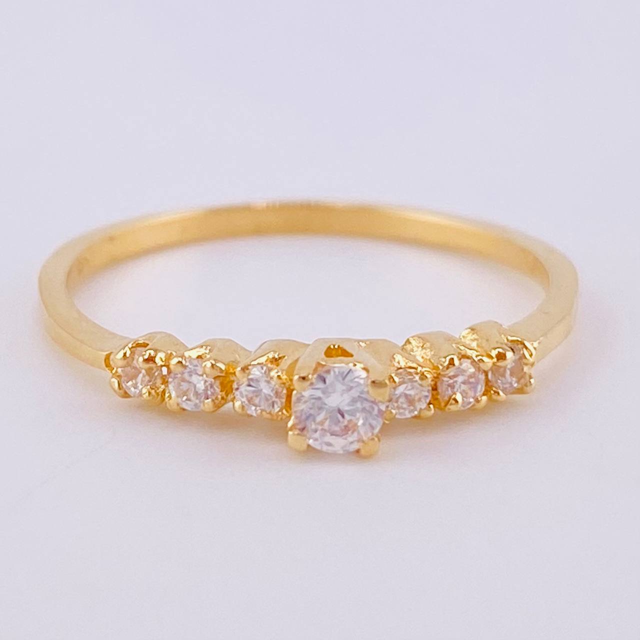 Anillo Solitario Destellante 1.7 g / T7 1/2 Oro Amarillo 18K