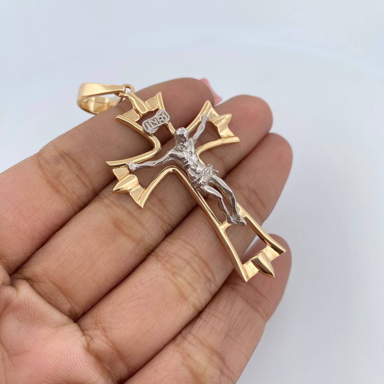 Dije Cruz Cristo 8.4gr / 27.9cm / 7mm Dos Oros Amarillo Blanco 18K $