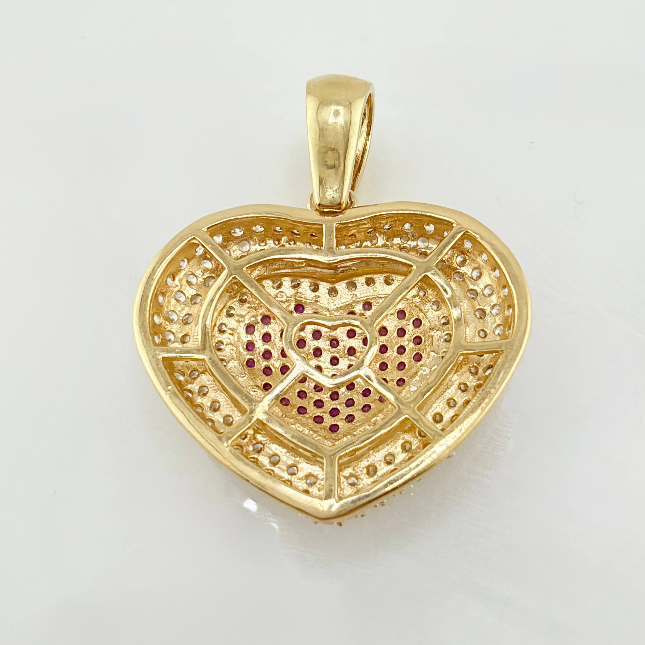 Dije Halo Corazon Tupido 8.85gr / 3.4cm / Oro Amarillo 18K ©