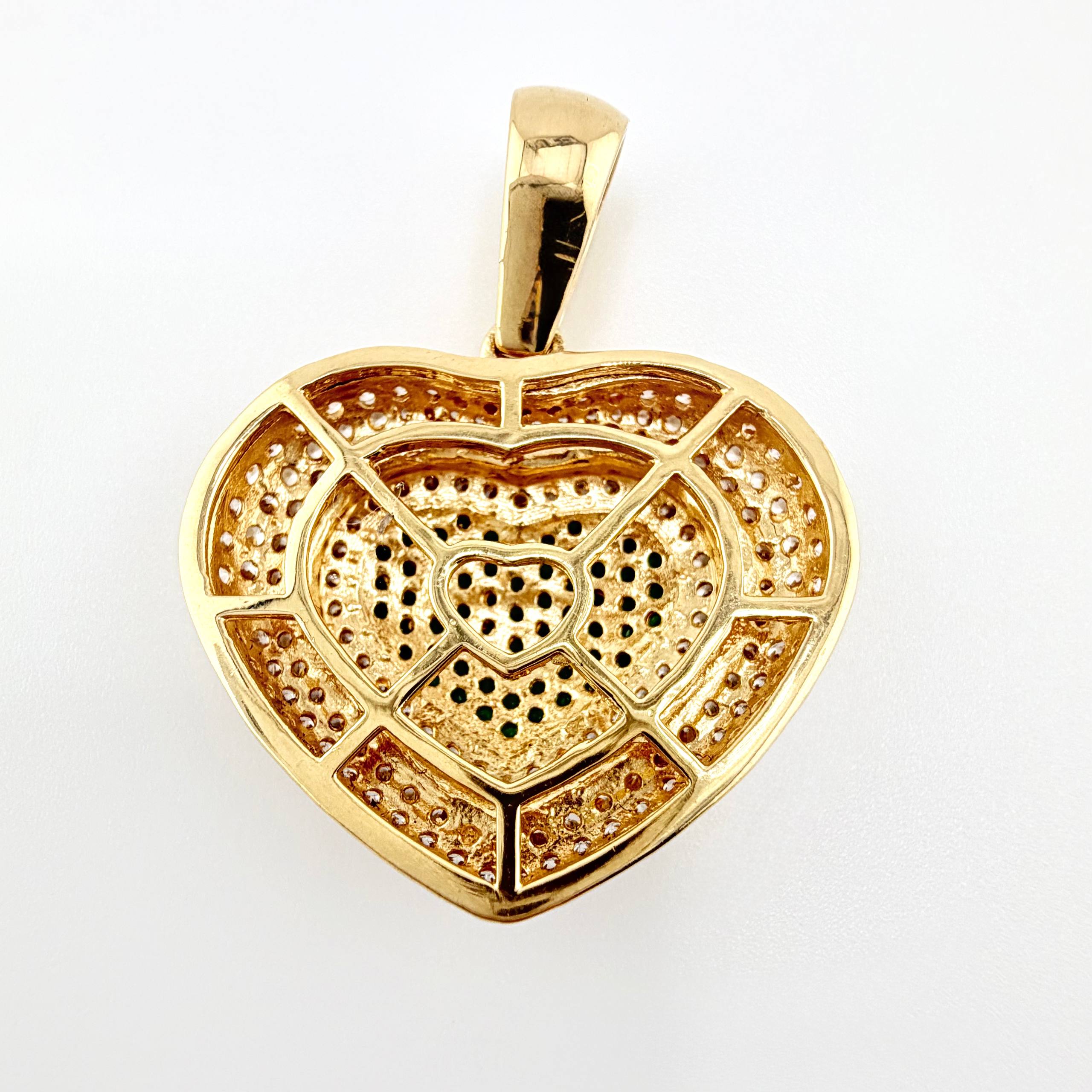 Dije Halo Corazon Tupido 9.6gr / 3.4cm / Oro Amarillo 18K ©