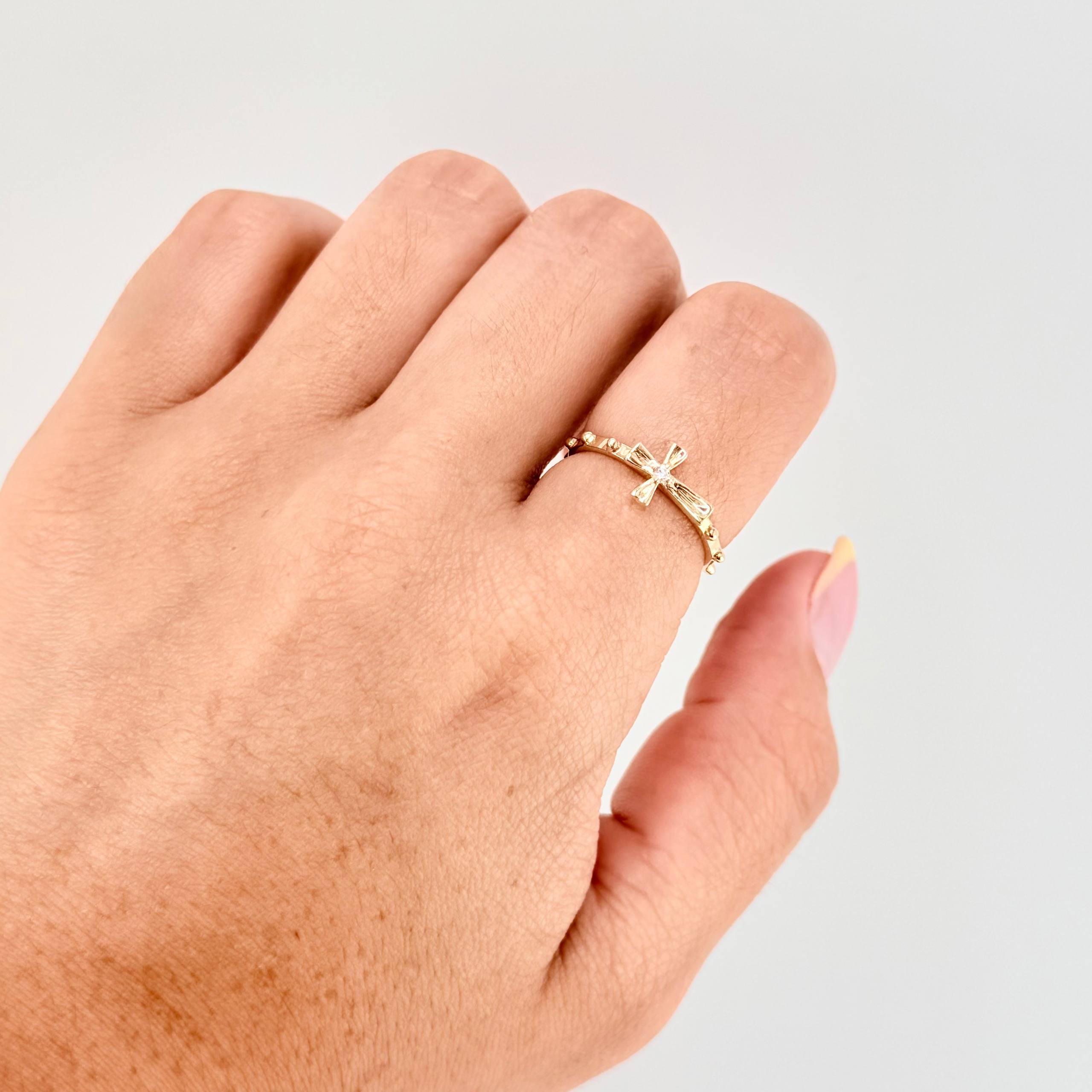 Anillo Cruz Burbujas 1.5gr / T5 1/2 / Oro Amarillo 18K ©