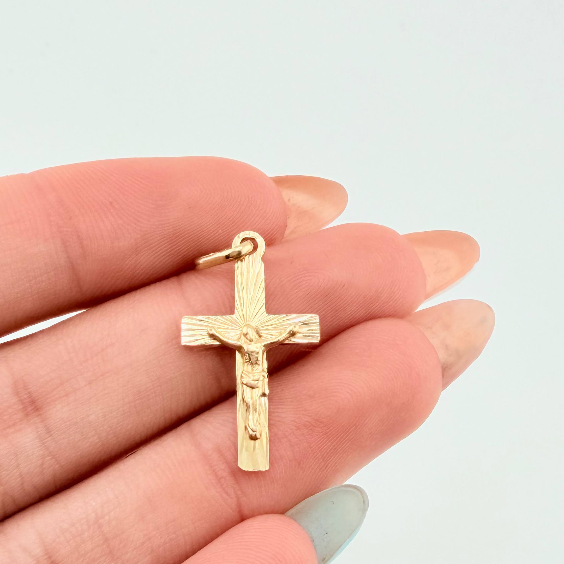Dije Cruz Cristo 1.15gr / 2.8cm / Oro Amarillo 18K