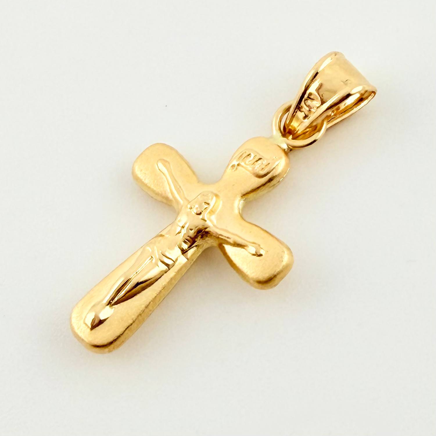 Dije Cruz Cristo 0.6gr / 2.7cm / Oro Amarillo 18K