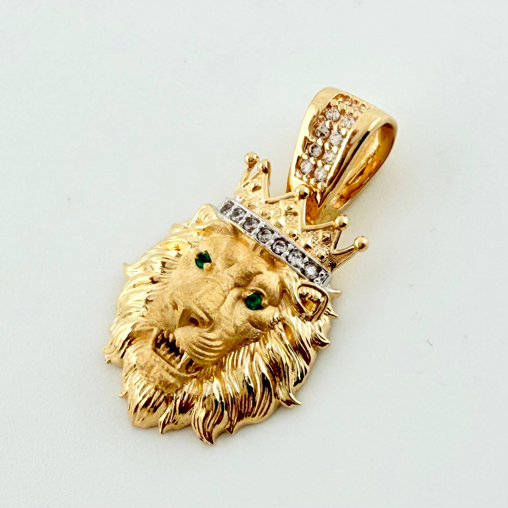 Dije León Corona 3.7gr / 2.7cm / Dos Oros Amarillo Blanco 18K