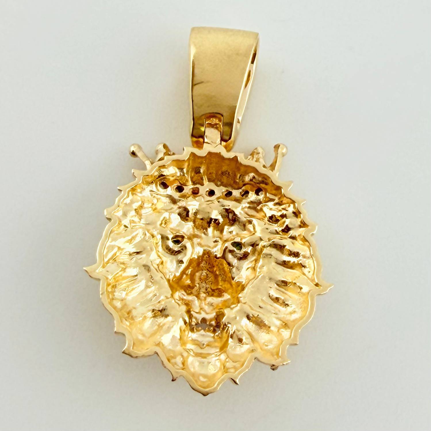 Dije León Corona 3.7gr / 2.7cm / Dos Oros Amarillo Blanco 18K