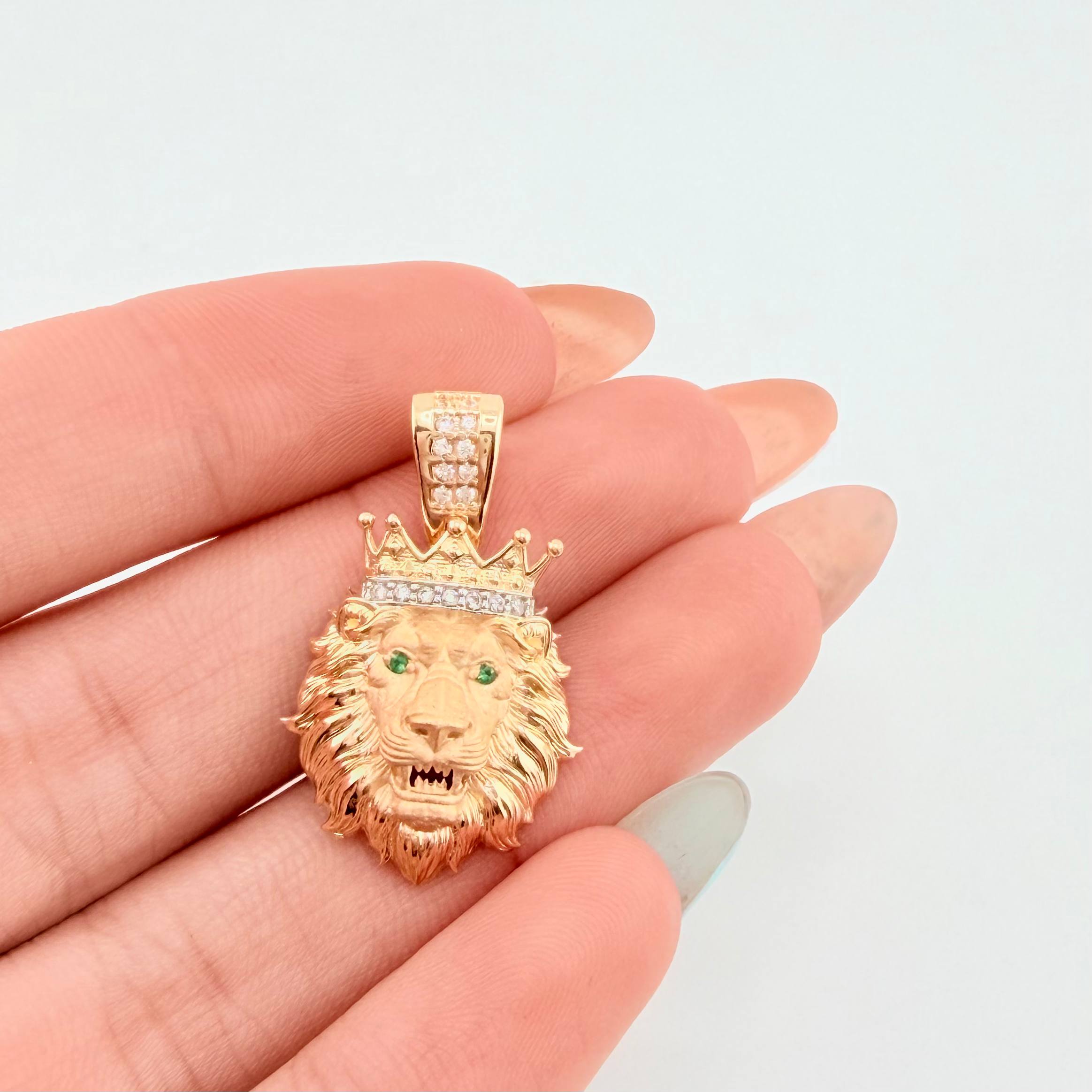 Dije León Corona 3.7gr / 2.7cm / Dos Oros Amarillo Blanco 18K
