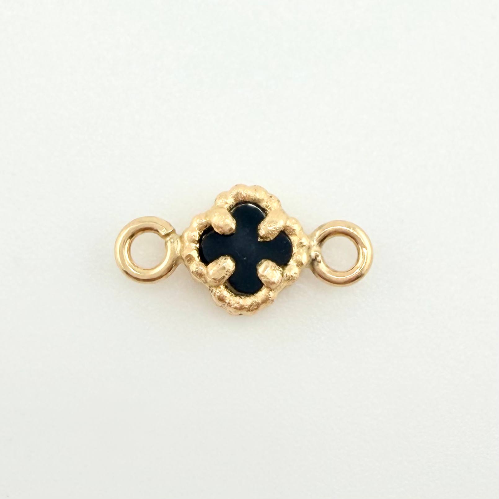 Herraje Trebol Negro 0.6gr / 1.2cm / Oro Amarillo Nac.Esp. 18K