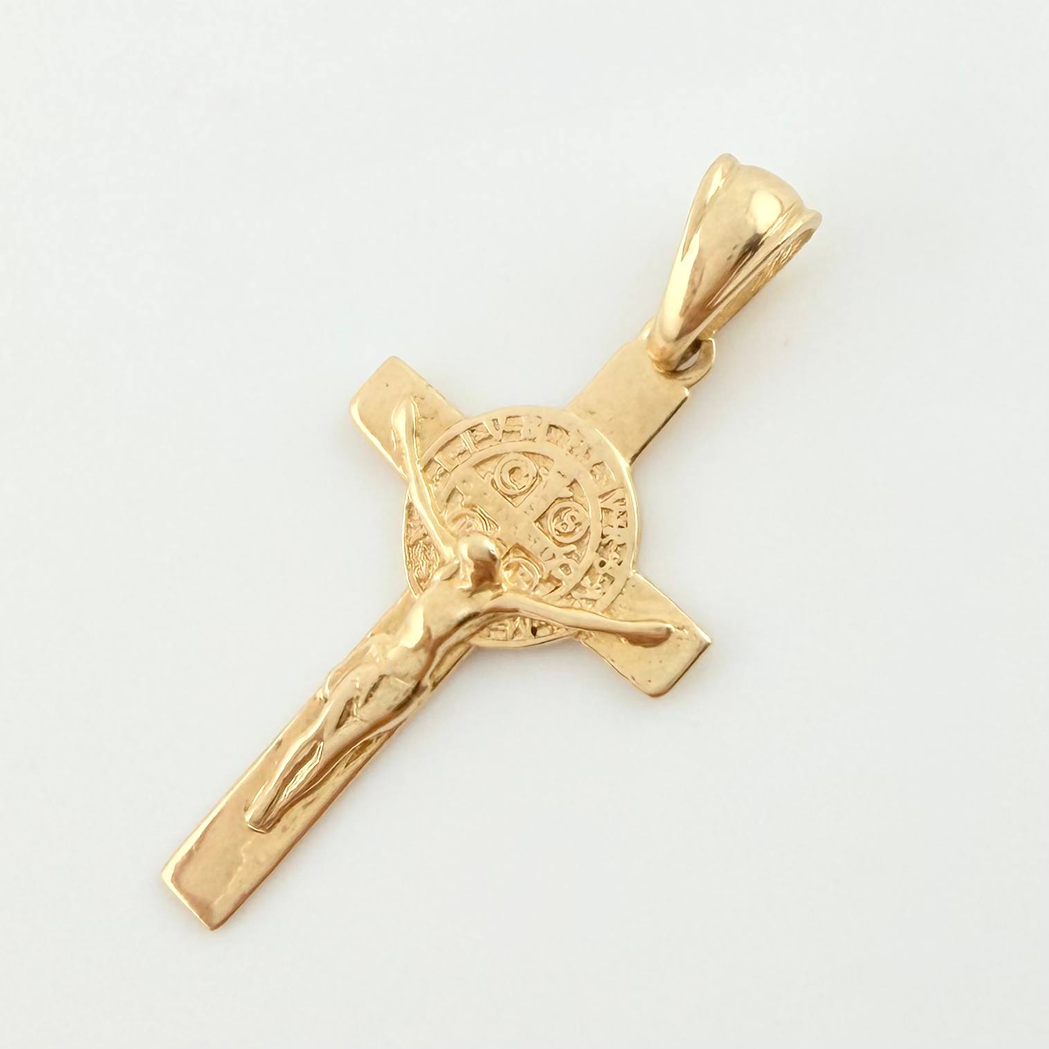 Dije Cruz Cristo San Benito 2.25gr / 3.3cm / Oro Amarillo 18K *