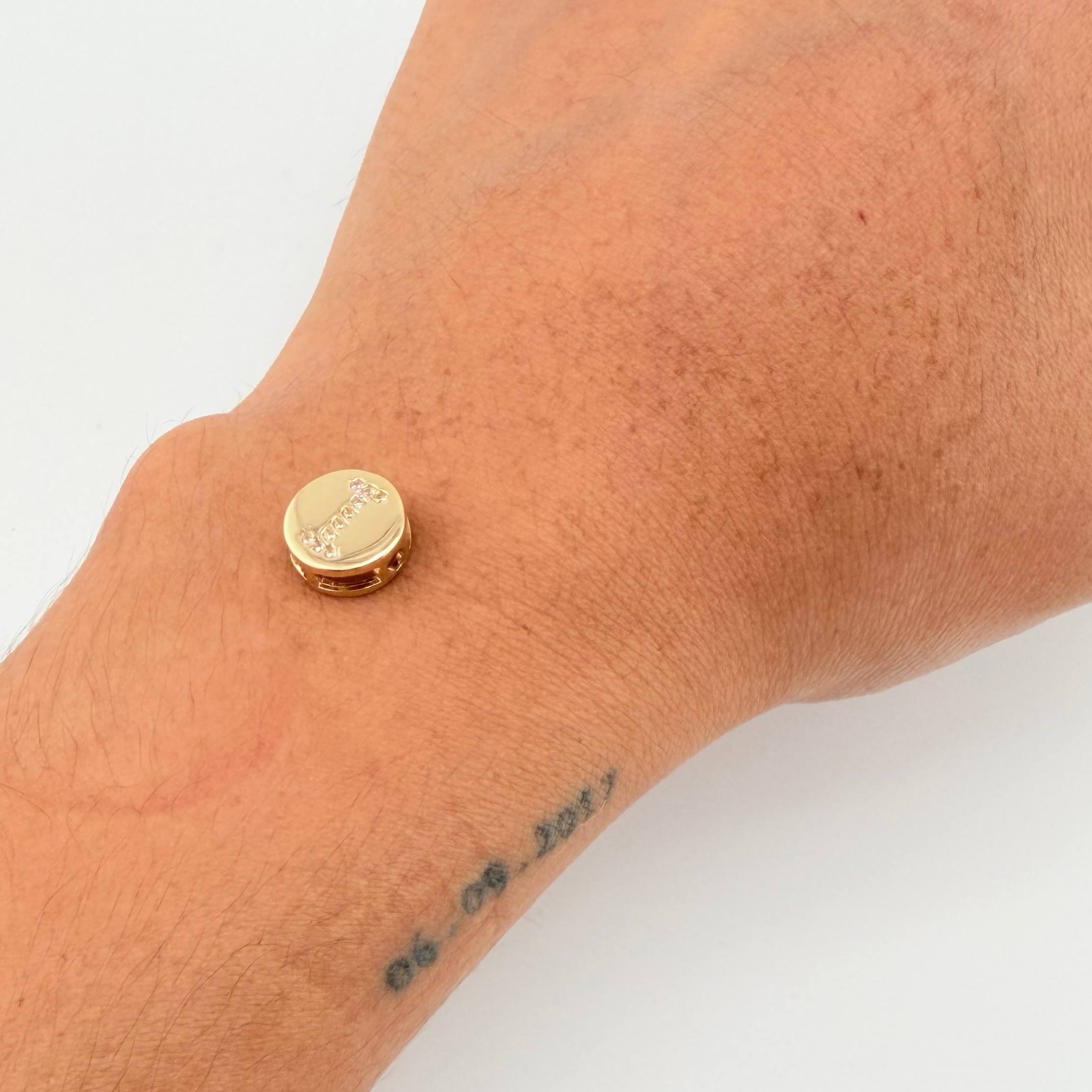 Dije Herraje Letra I 1.35gr / 1cm / Oro Amarillo 18K