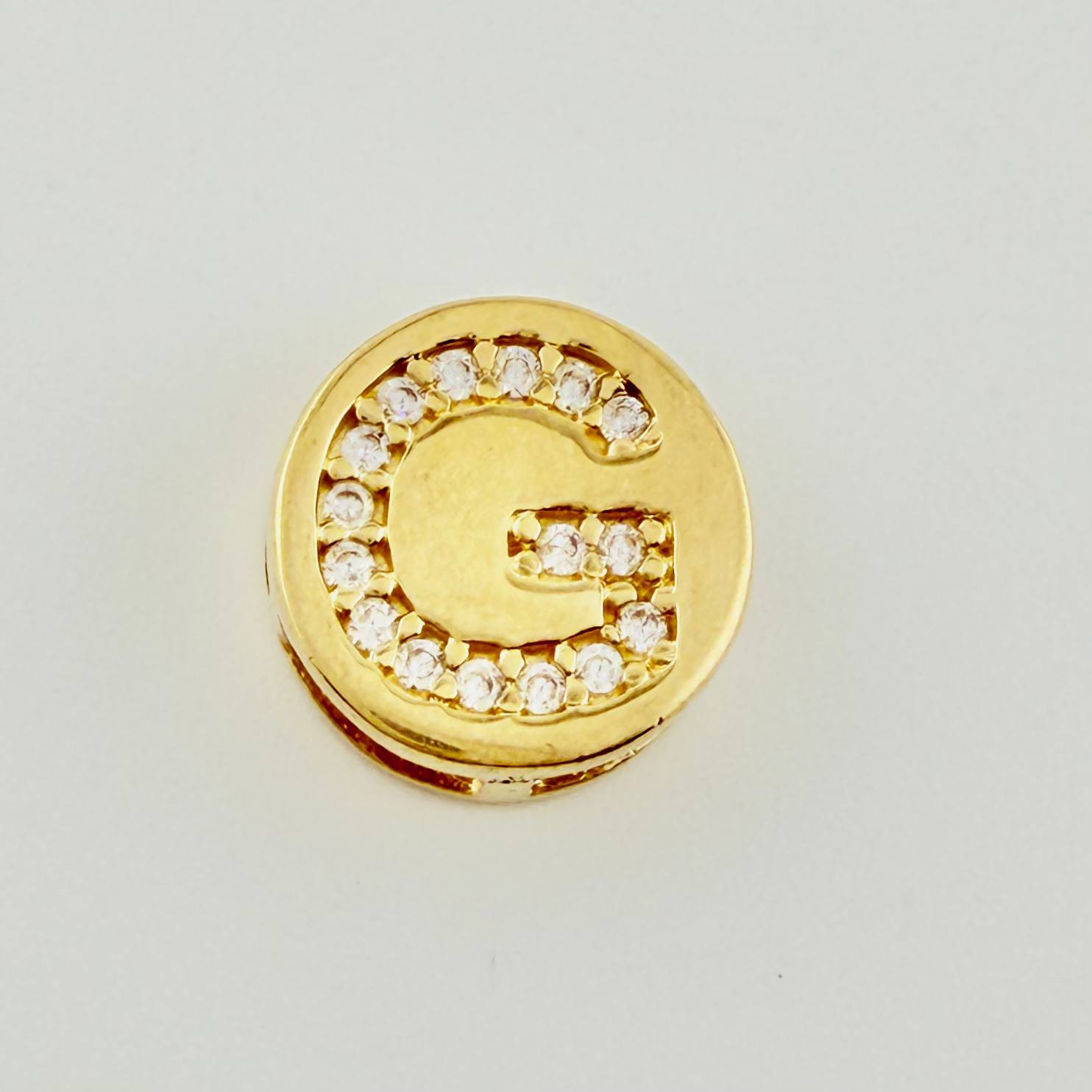 Dije Herraje Letra G 1.3gr / 1cm / Oro Amarillo 18K