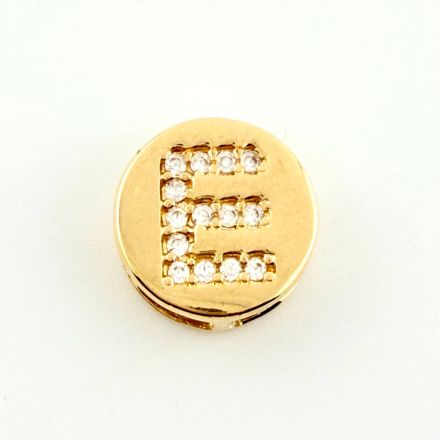 Dije Herraje Letra E 1.35gr / 1cm / Oro Amarillo 18K *