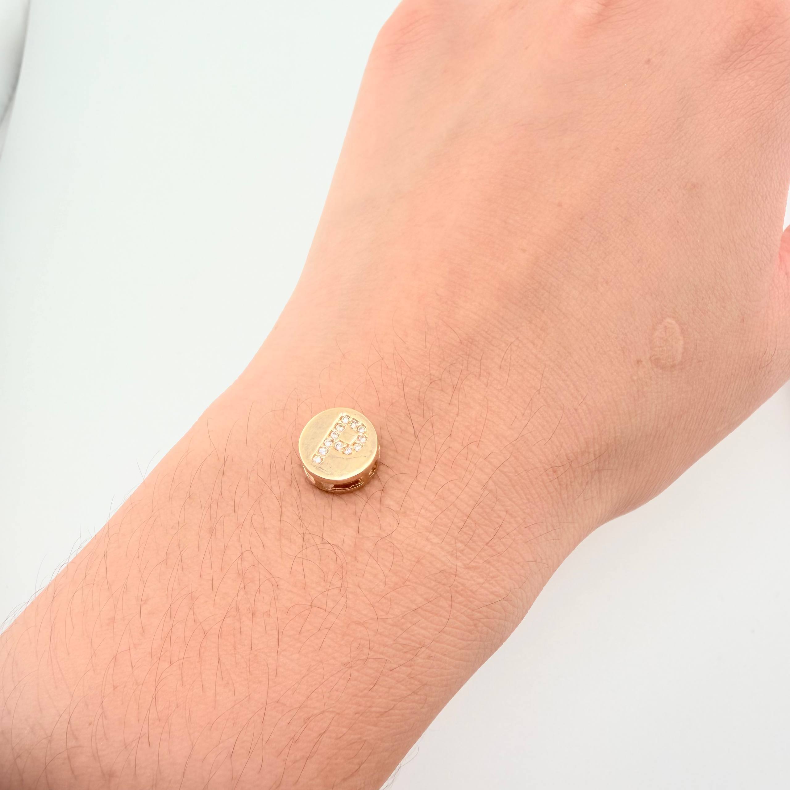 Dije Herraje Letra P 1.5gr / 1cm / Oro Amarillo 18K