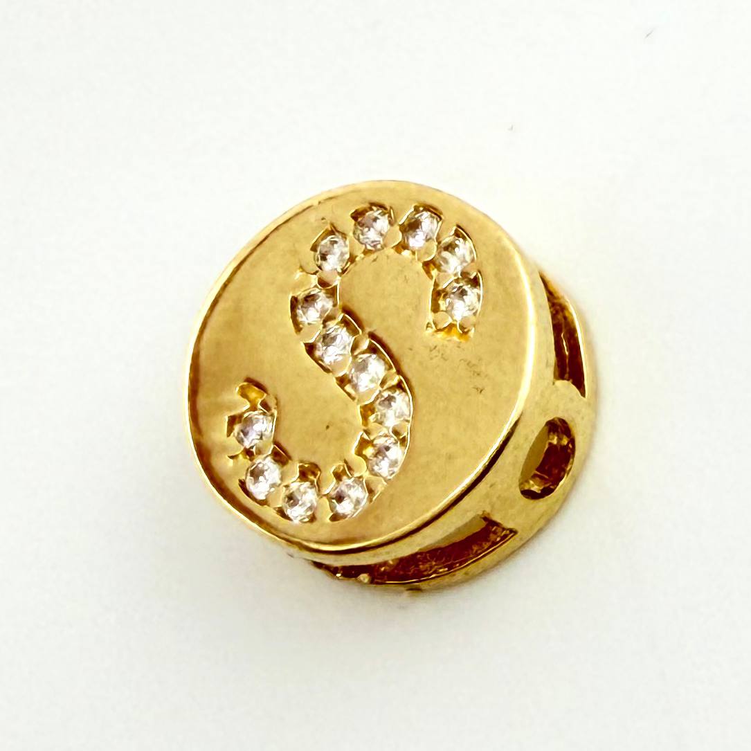 Dije Herraje Letra S 1.35gr / 1cm / Oro Amarillo 18K ©