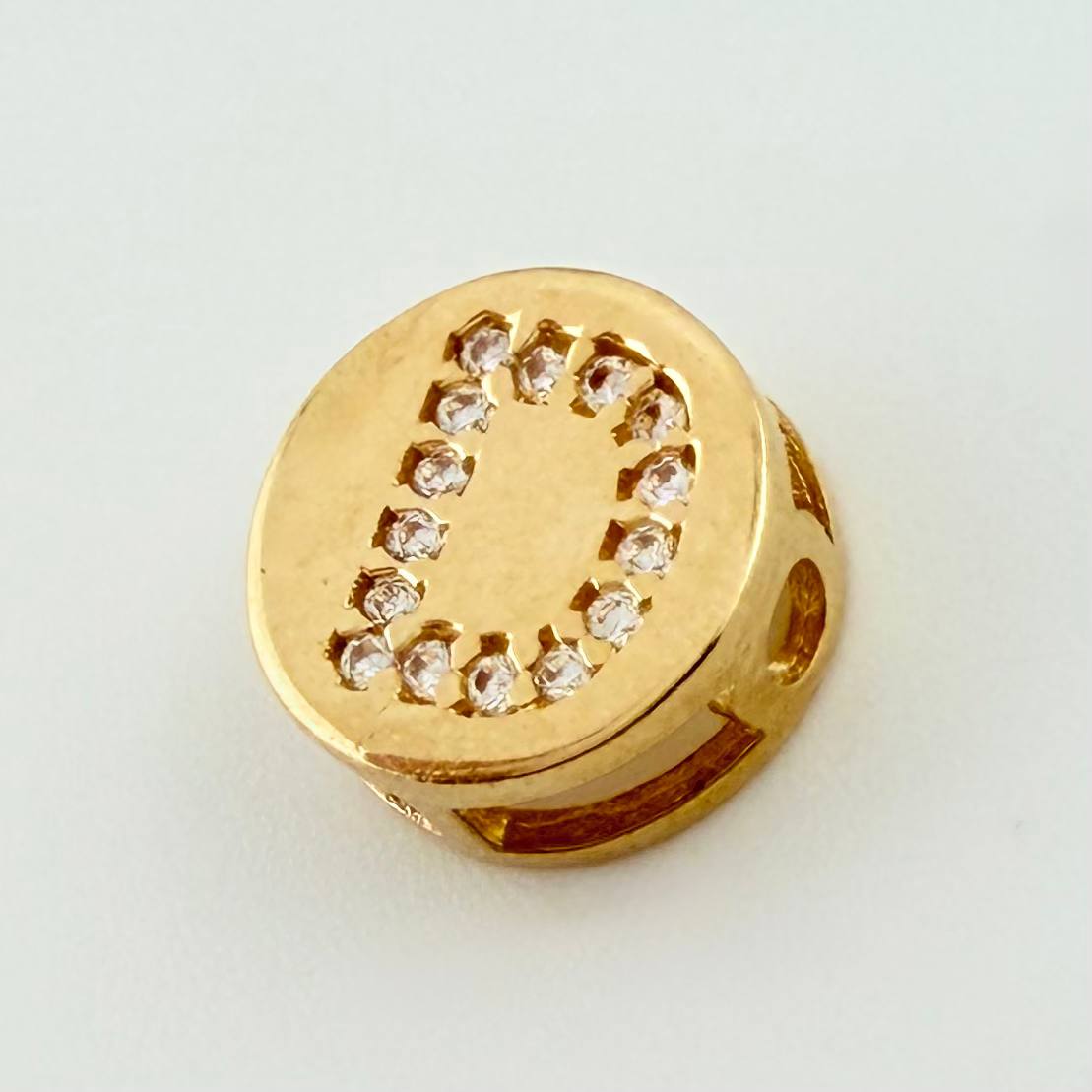 Dije Herraje Letra D 1.3gr / 1cm / Oro Amarillo 18K