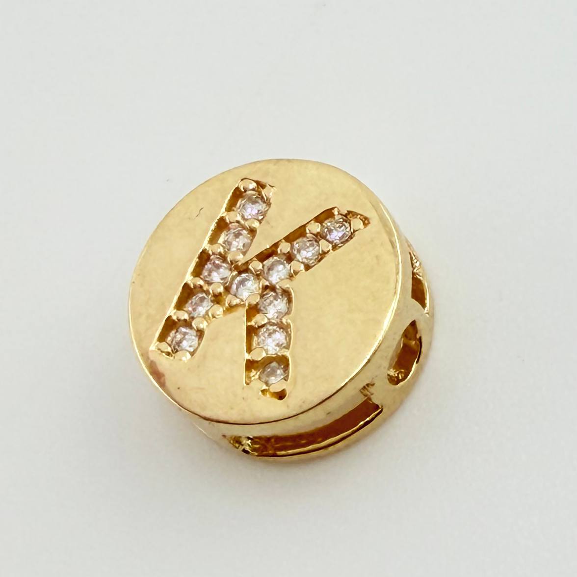 Dije Herraje Letra K 1.3gr / 1cm / Oro Amarillo 18K ©