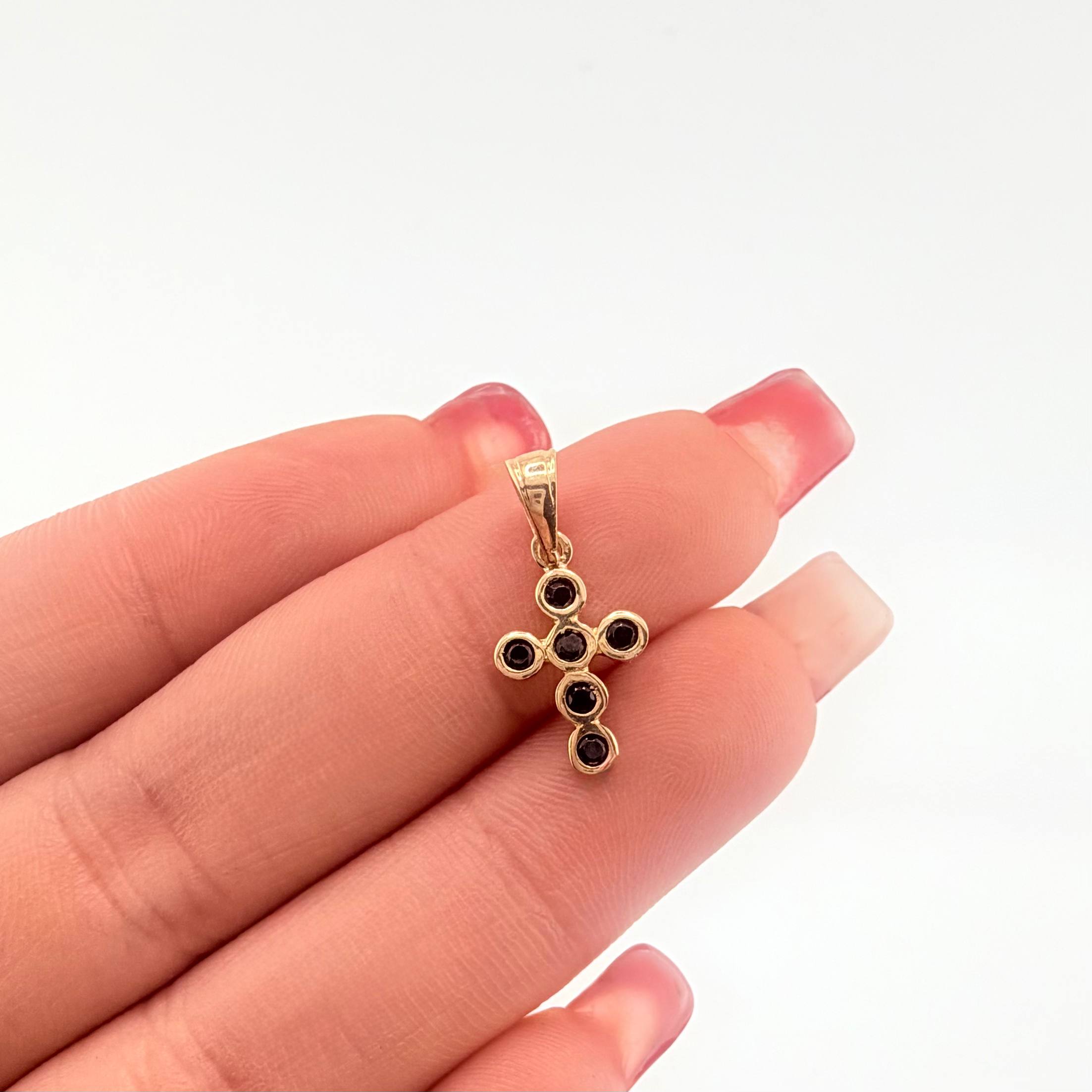 Dije Cruz Tupida 0.9gr / 2cm / Oro Amarillo 18K ©