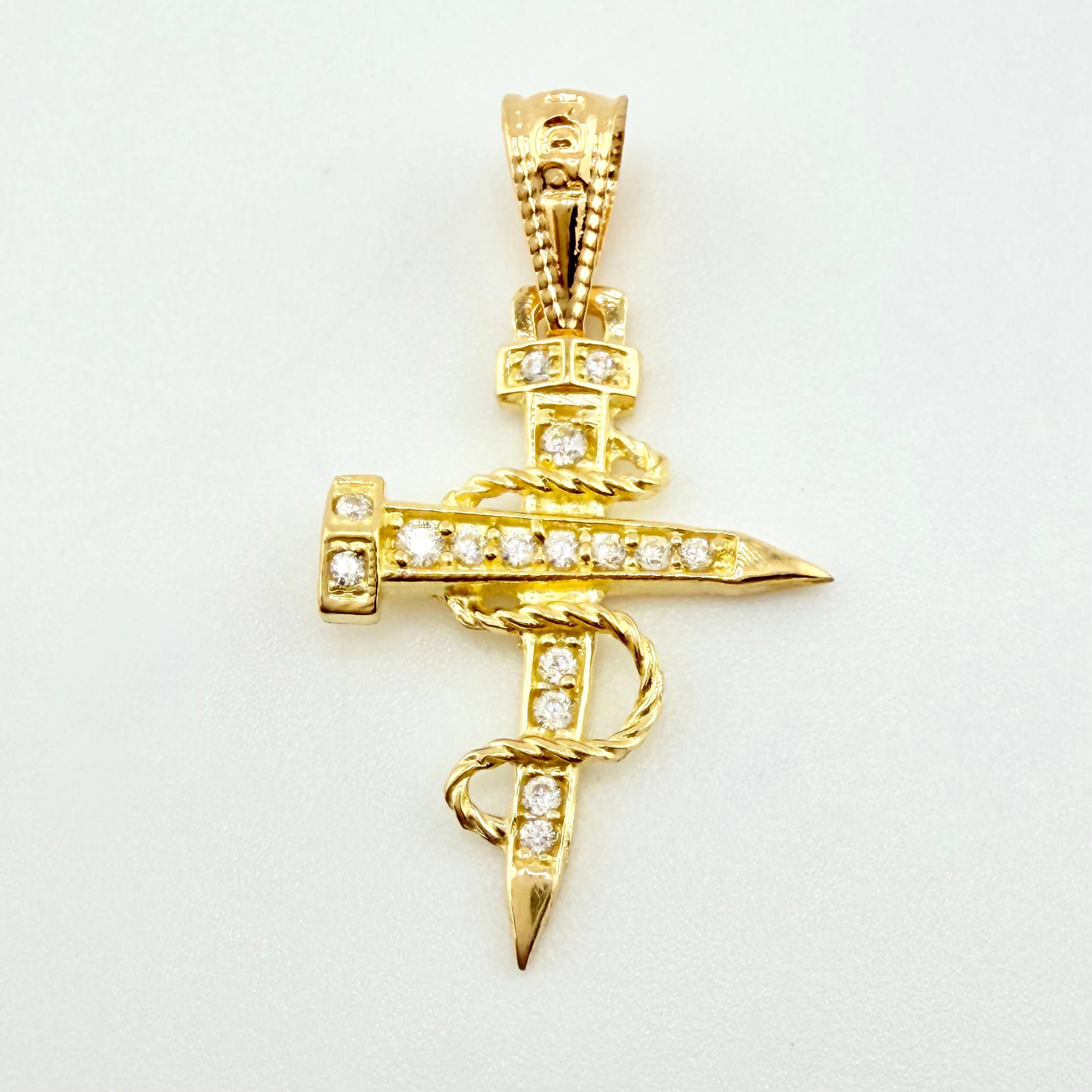 Dije Cruz Clavo 0.95gr / 2.5cm / Oro Amarillo 18K *