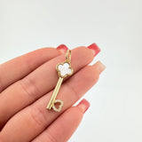 Dije Llave Trebol 2.35gr / 3.7cm / Oro Amarillo 18K ©