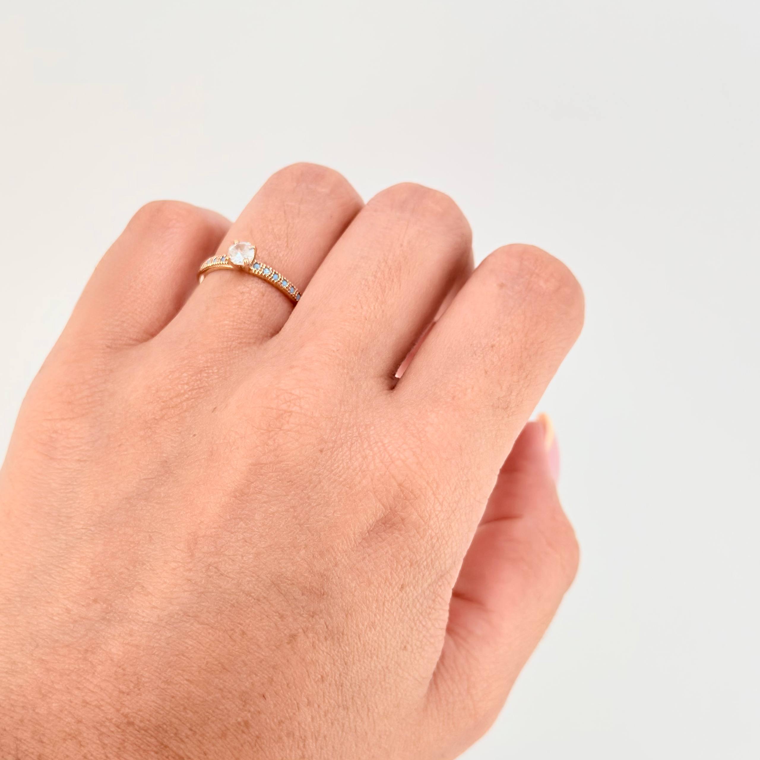 Anillo Solitario Tupido 1.3gr / T6 / Oro Amarillo 18K