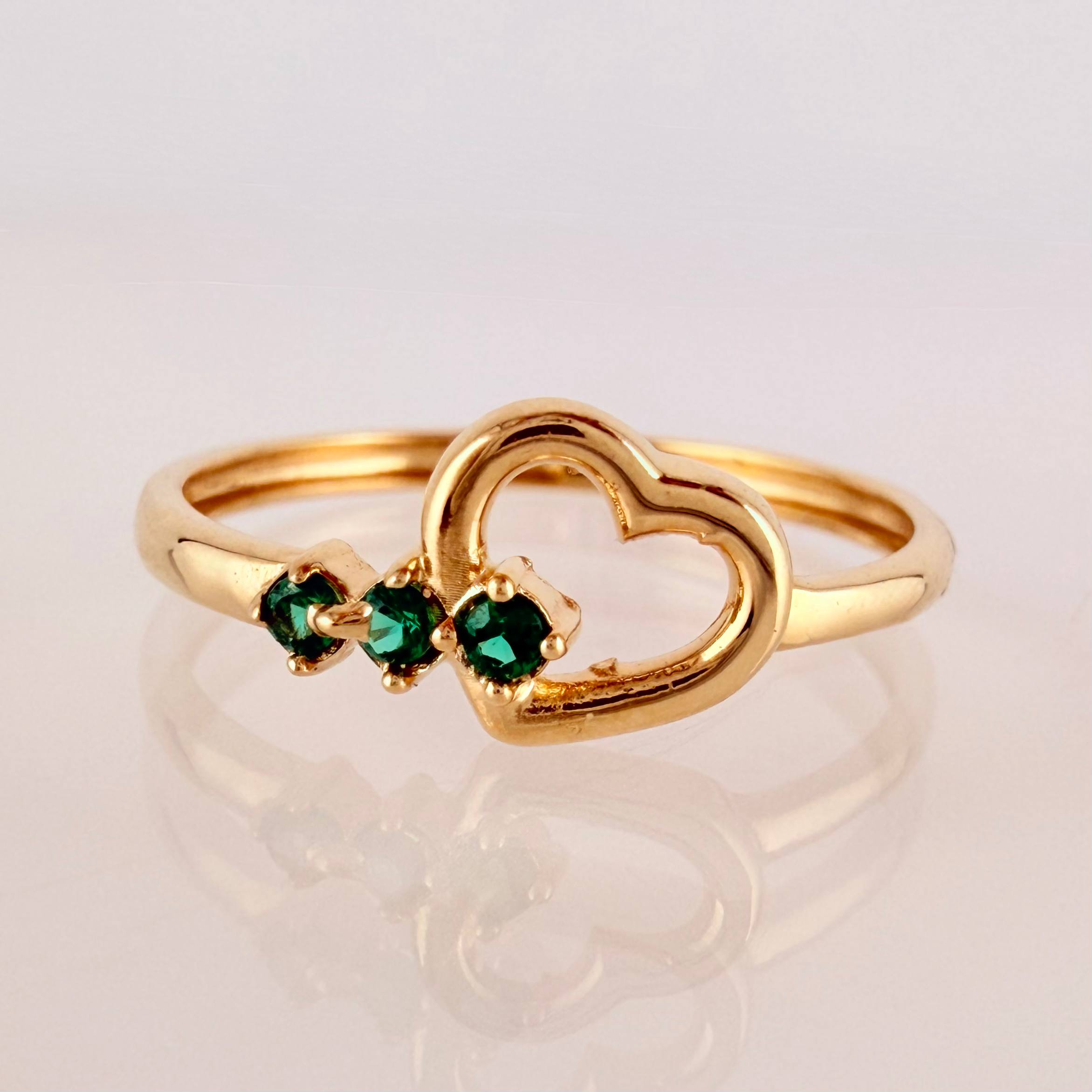 Anillo Corazón 1.1gr / T5 1/2 / Oro Amarillo 18K