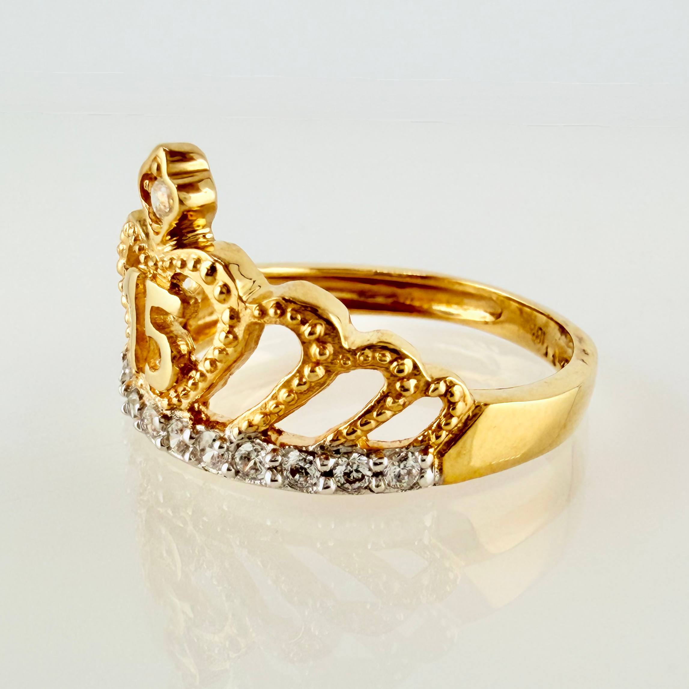 Anillo Corona Quinces Corazón 3.65gr / T7 1/4 / Oro Amarillo 18K