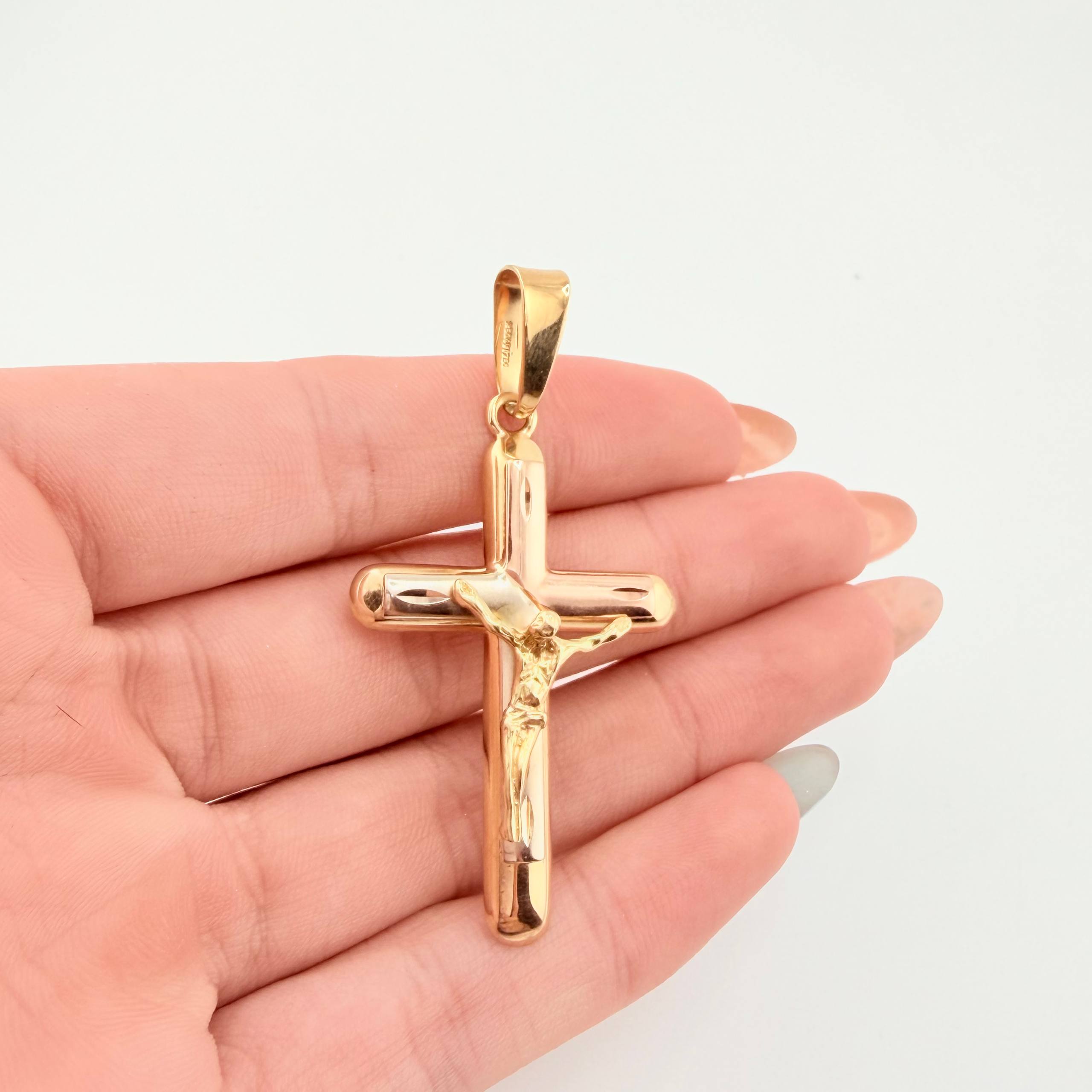 Dije Cruz Cristo 5.5gr / 5.5cm / Tres Oros 18K ©