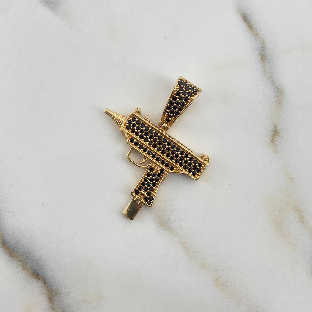 Dije Arma Mini Uzi 3.8gr / 2.6cm / Circones Negros Oro Amarillo 18K $