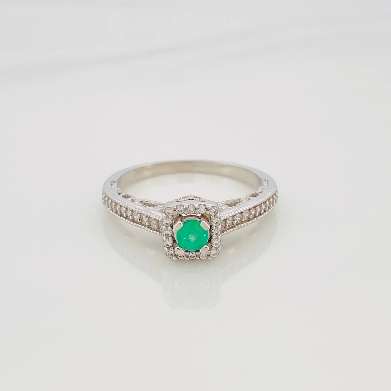 Anillo Halo Cuadrado Esmeralda 26 Pts 2.45 g / T7 1/4 Plata 925
