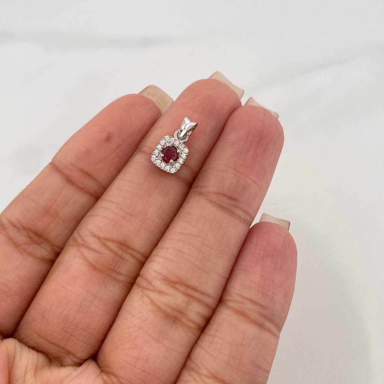 Dije Halo Cuadrado Rubí 15 Pts 0.8 g / 1.5 cm Plata 925