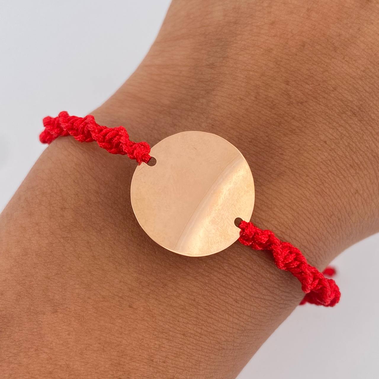 Pulsera Roja Herraje Placa 1.35gr / Oro 18K $