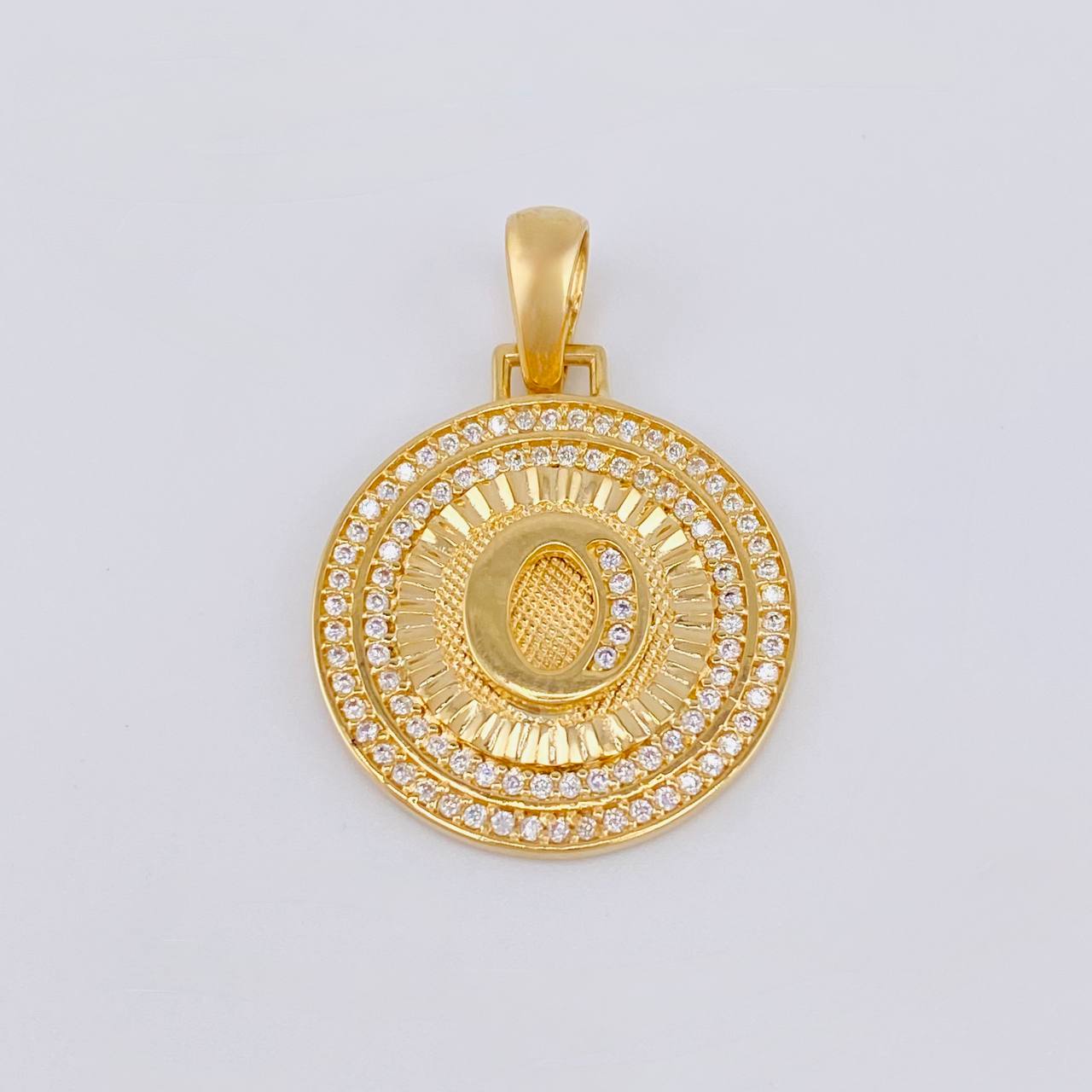 Dije Medalla Letra O 4.8 g / 3 cm Oro Amarillo 18K