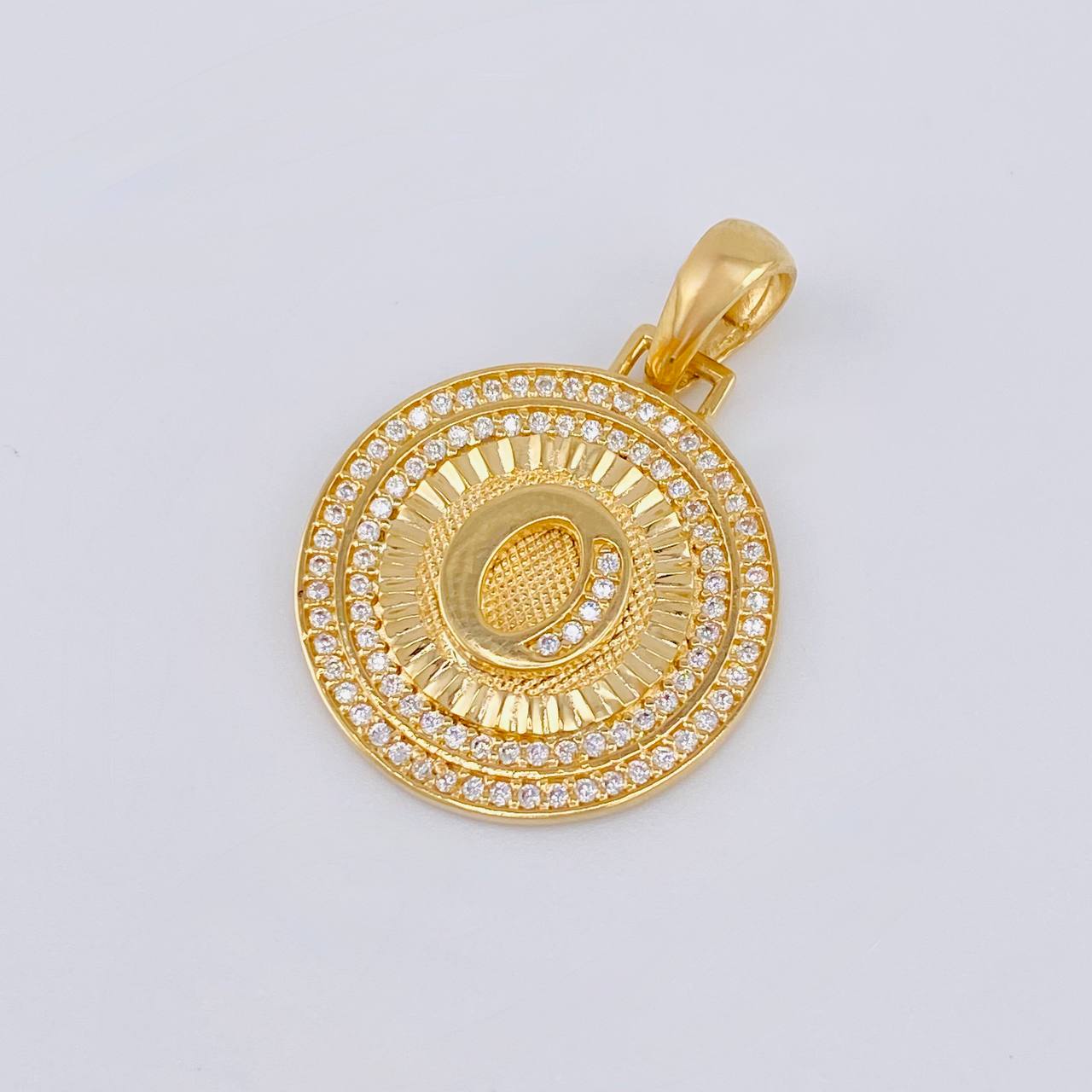 Dije Medalla Letra O 4.8 g / 3 cm Oro Amarillo 18K