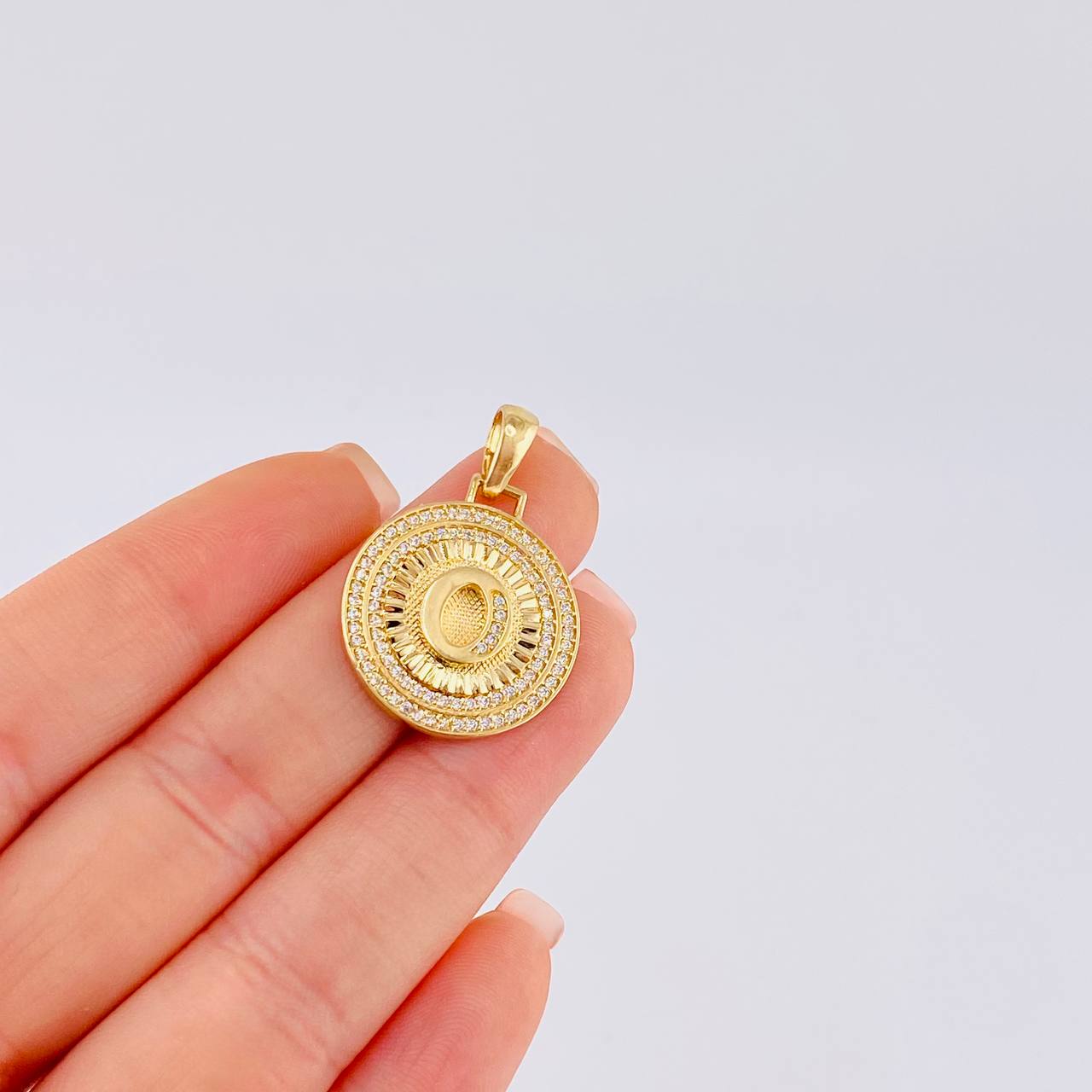 Dije Medalla Letra O 4.8 g / 3 cm Oro Amarillo 18K
