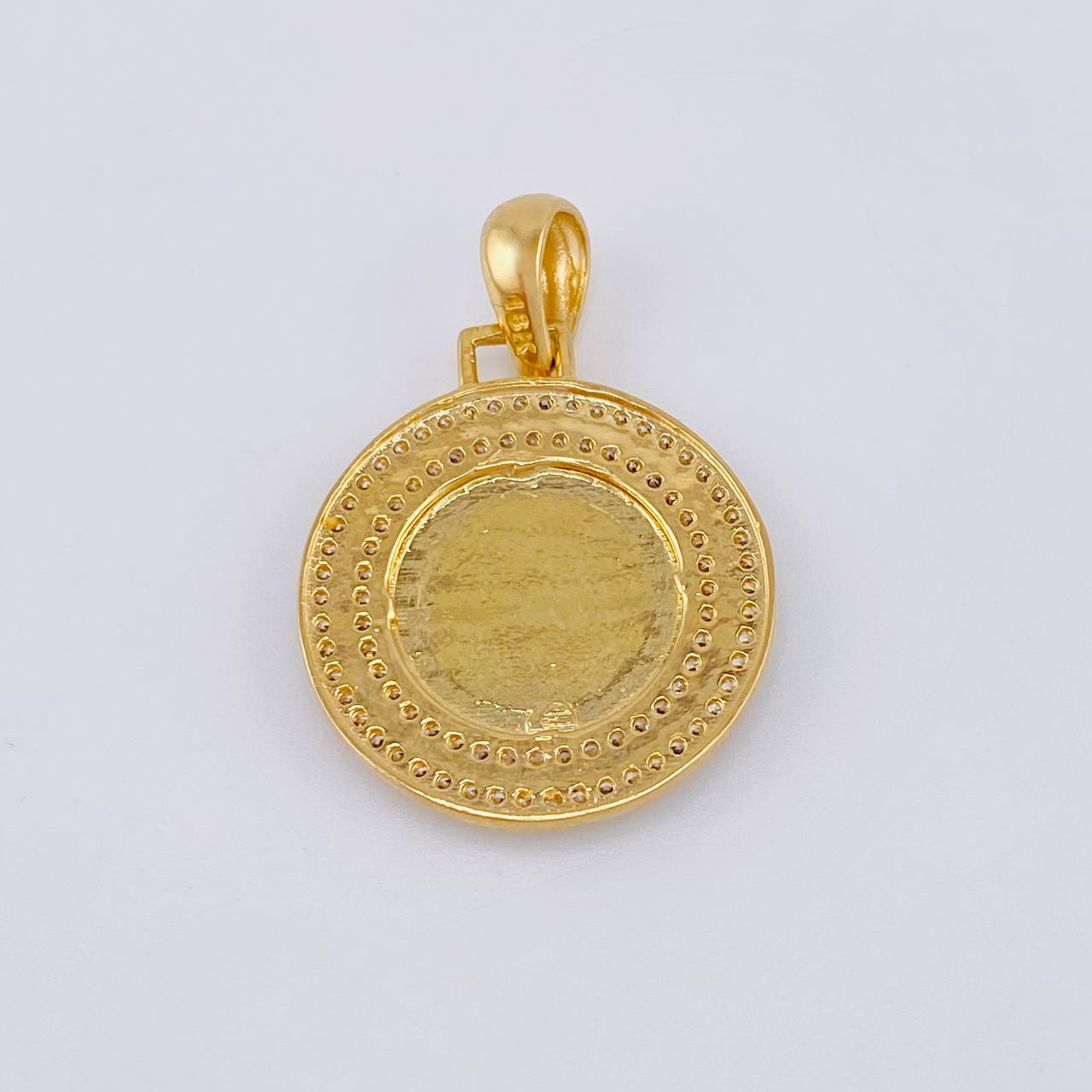 Dije Medalla Letra E 4.8g / 3.1cm Oro Amarillo 18K