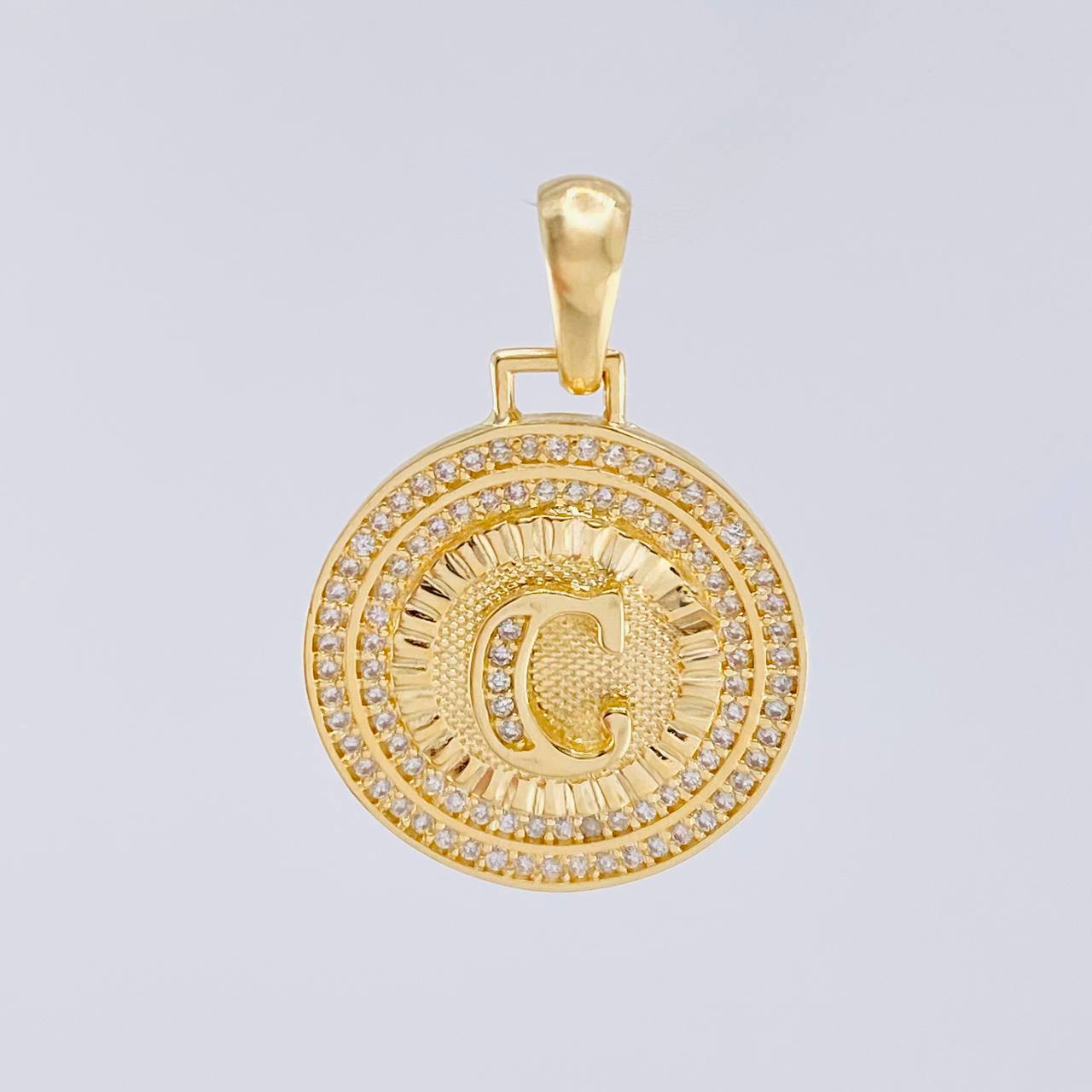 Dije Medalla Letra C 4.6g / 3.1cm Oro Amarillo 18K