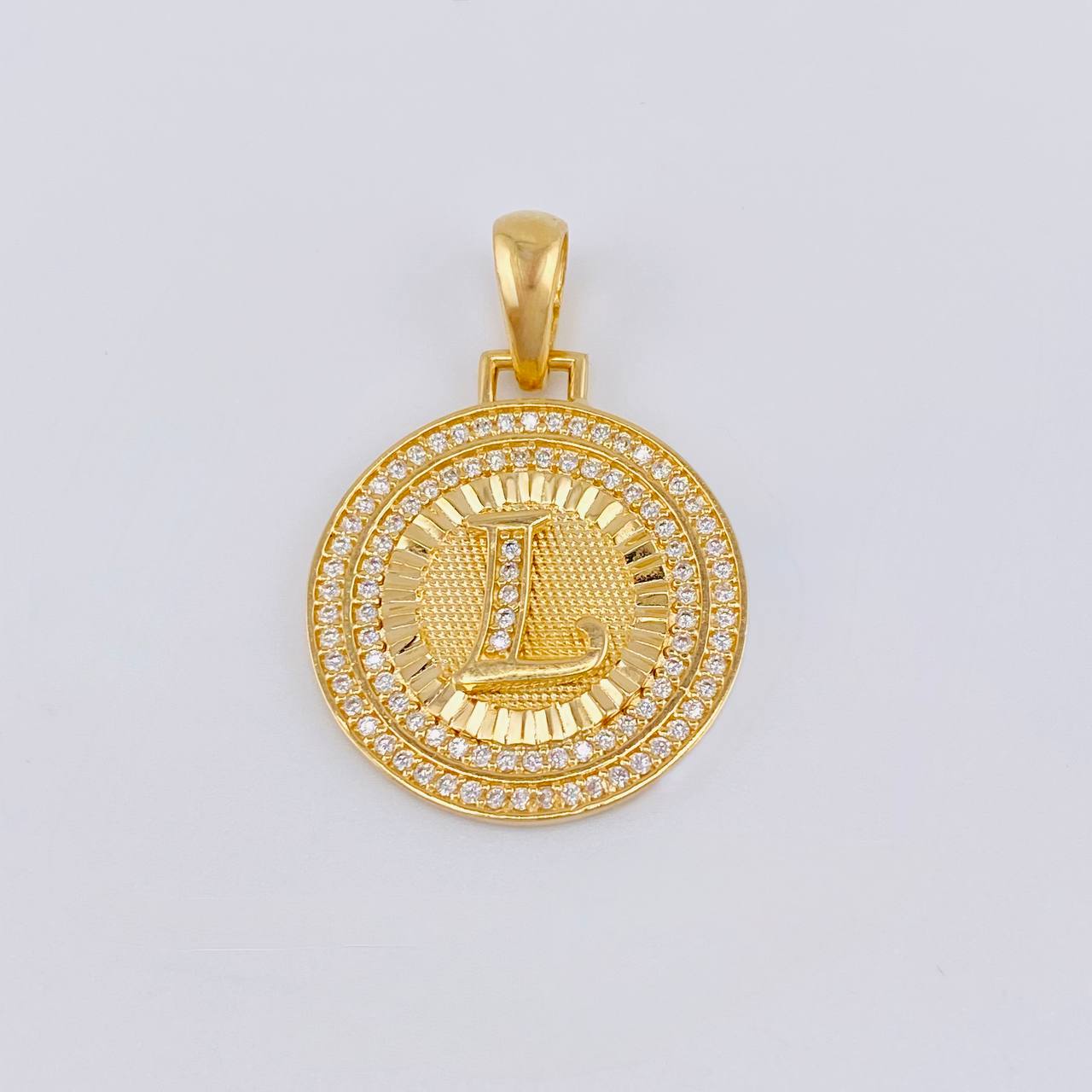 Dije Medalla Letra L 4.15 g / 3,3 cm Oro Amarillo 18K