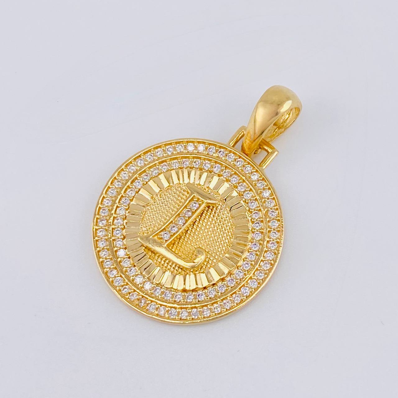 Dije Medalla Letra L 4.65g / 3.1cm Oro Amarillo 18K