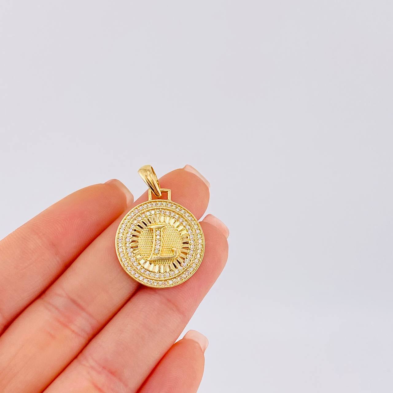 Dije Medalla Letra L 4.65g / 3.1cm Oro Amarillo 18K