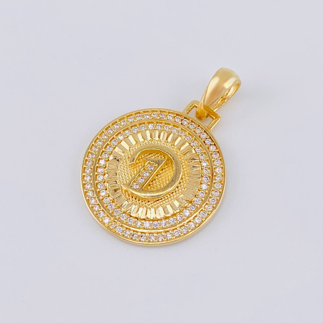 Dije Medalla Letra D 4.55 g / 3,3 cm Oro Amarillo 18K