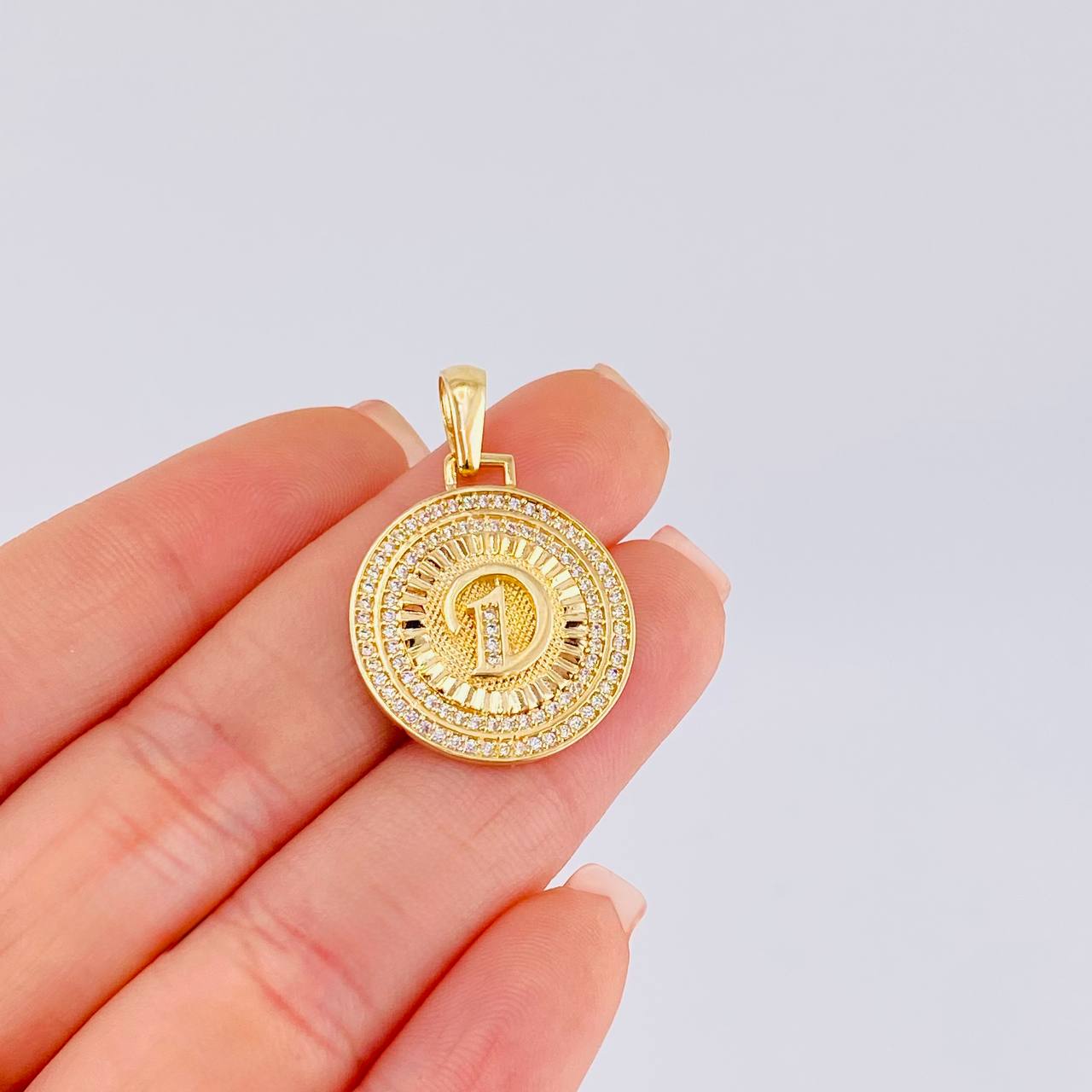 Dije Medalla Letra D 4.75g / 3.1cm Oro Amarillo 18K