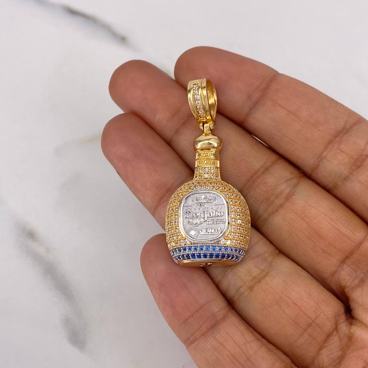 Dije Botella Don Julio 7.25gr / 4.2cm / Circones Blancos Azules Dos Oros Amarillo Blanco 18K $