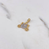 Dije Carruaje 1.3gr / 1.7cm / Circones Blancos Dos Oros Amarillo Blanco 18K $