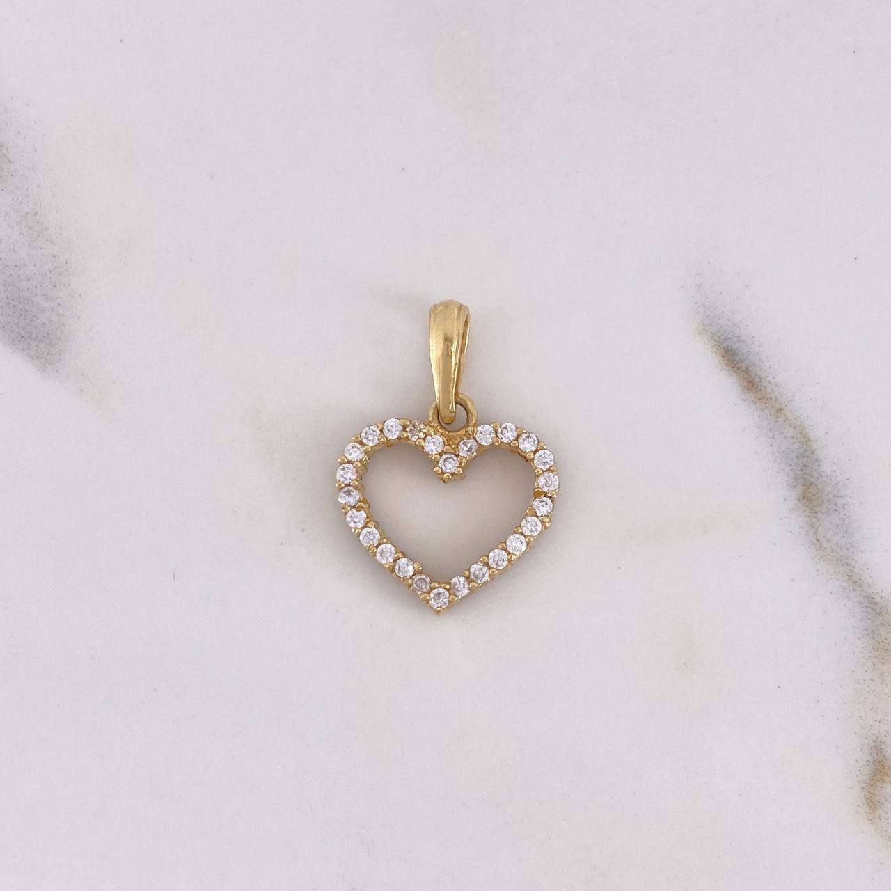 Dije Silueta Corazon 1.35gr / 1.9cm / Doble Faz Circones Negros Blancos Oro Amarillo 18K #