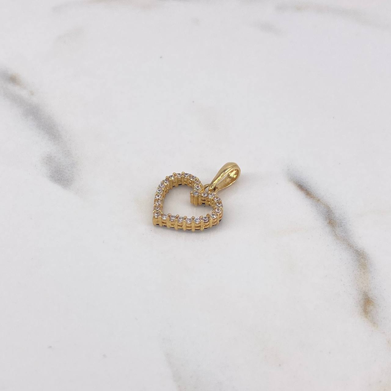 Dije Silueta Corazon 1.35gr / 1.9cm / Doble Faz Circones Negros Blancos Oro Amarillo 18K #