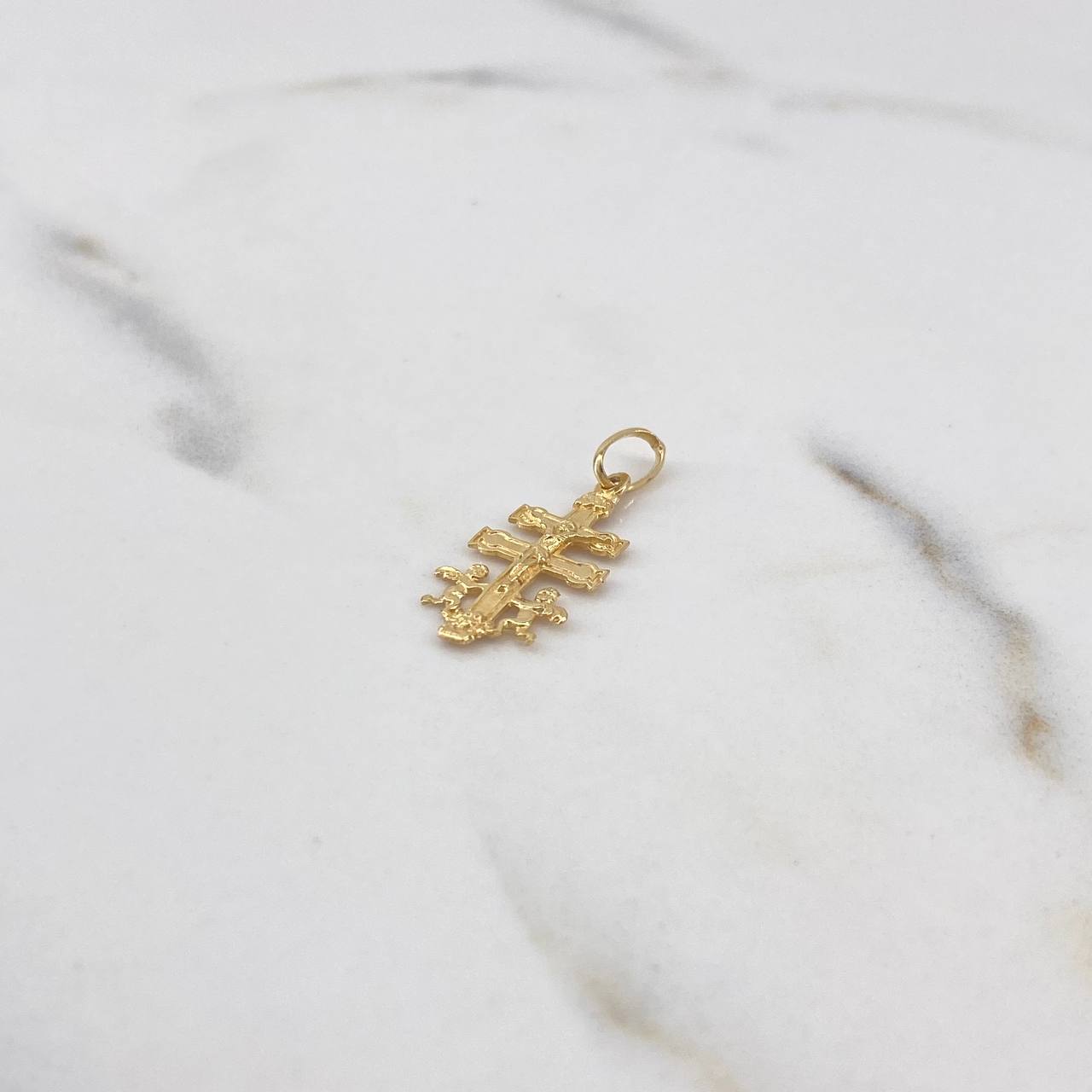 Dije Cruz de Caravaca 0.8gr / 2.5cm / Texturizada Oro Amarillo 18K #