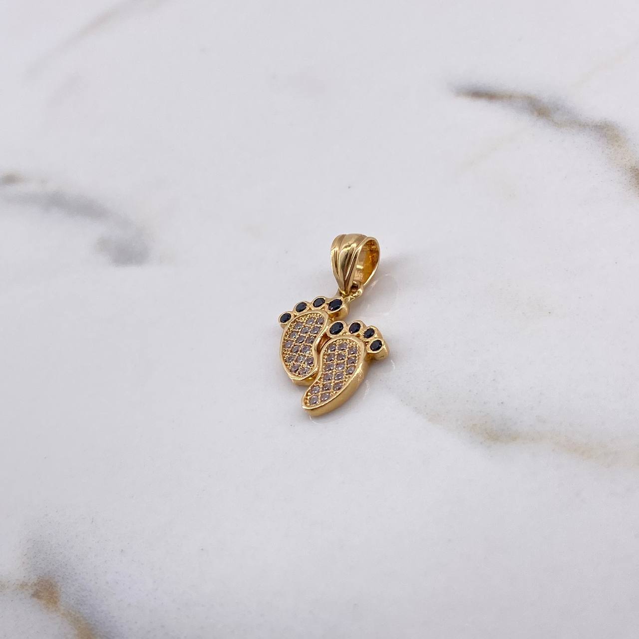 Dije Pies 1.7gr / 2cm / Circones Negros Blancos Oro Amarillo 18K &